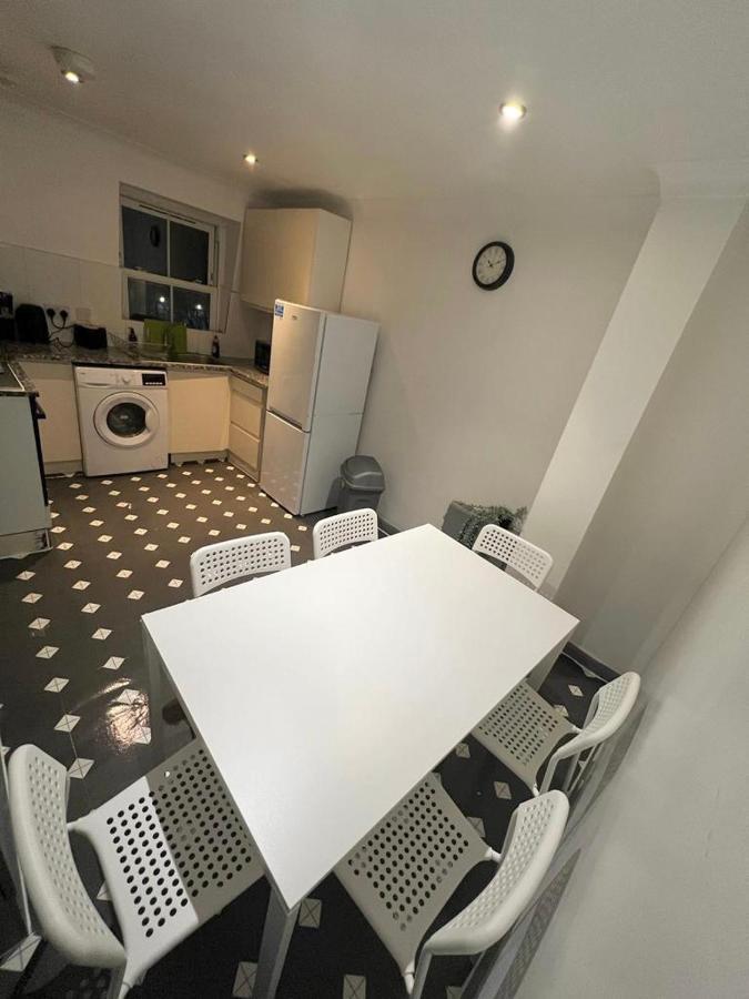 3 Bedroom Flat In King'S Cross, St Pancras'S. 8 People Лондон Екстер'єр фото