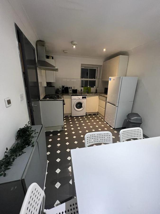 3 Bedroom Flat In King'S Cross, St Pancras'S. 8 People Лондон Екстер'єр фото