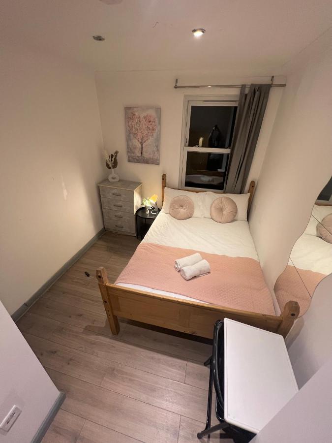 3 Bedroom Flat In King'S Cross, St Pancras'S. 8 People Лондон Екстер'єр фото