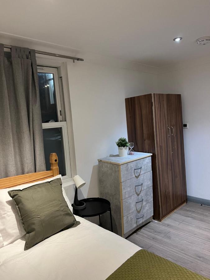 3 Bedroom Flat In King'S Cross, St Pancras'S. 8 People Лондон Екстер'єр фото